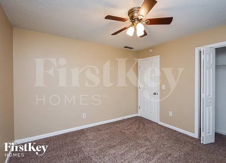 2107 Amherst Trl SE — Photo 10