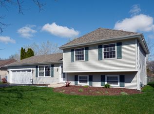 826 Bay Ct, Bartlett, IL 60103