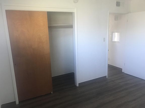 5th image of 2135 Mayfair Dr E