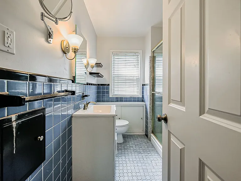 113 S Minerva Ave — Photo 24