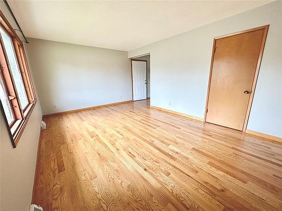 5th image of 620 W 9th Ave