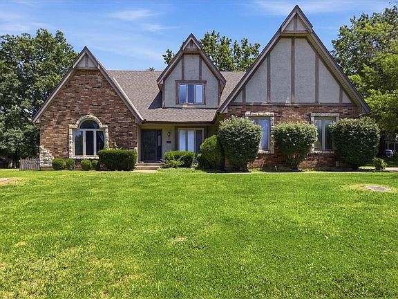 2nd image of 2227 SW Park Avenue Cir