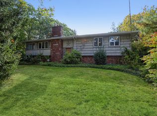 26 Cedar Ave, Medford, NY 11763