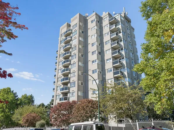 1833 Frances St #1204, Vancouver, BC V5L 1Z8