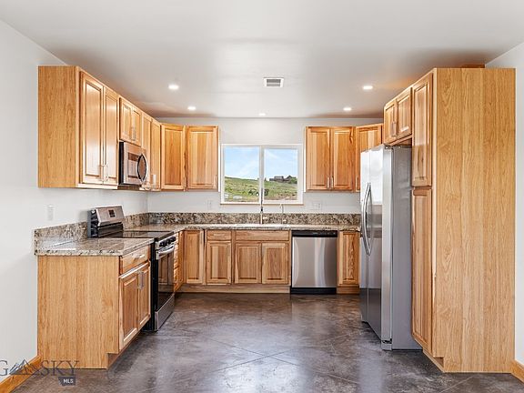 3rd image of 2 Saddle View Cir