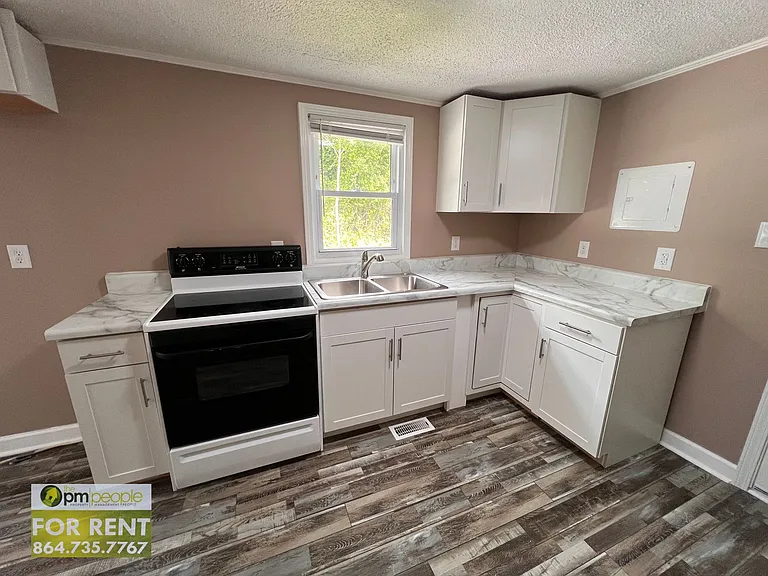 114 Radcliff Dr — Photo 3