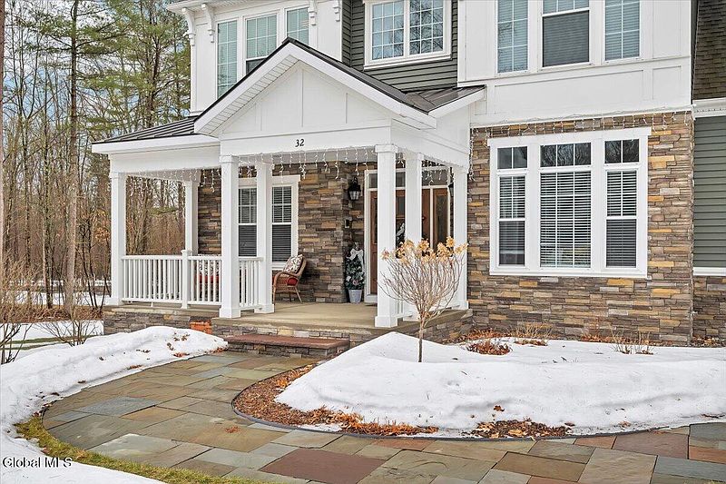 4th image of 32 River Rock Drive