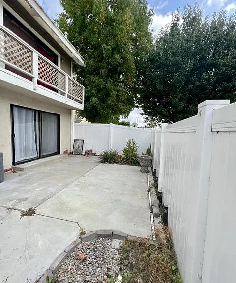 7893 Cerritos Ave — Photo 24