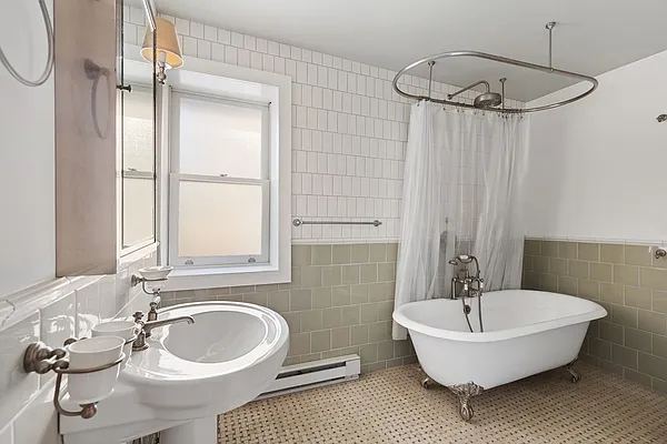 Sold by Compass | media 21