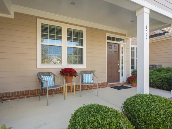 109 Pascalis Pl, Holly Springs, NC 27540