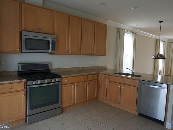 4th image of 9601 Stockwell Ln