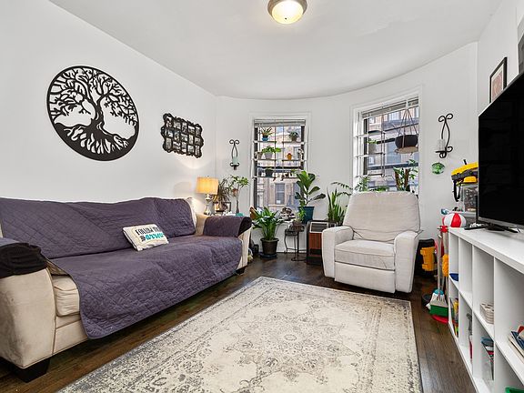 2nd image of 6 W 107th St APT 3a