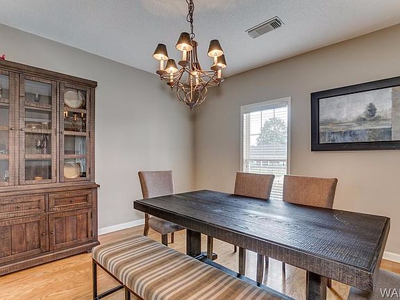 4th image of 10215 Magnolia Ct