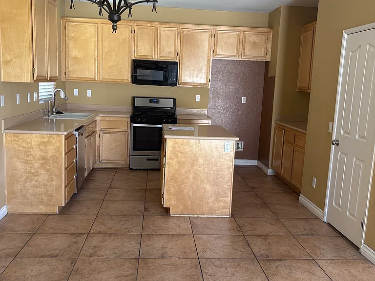 13718 Bluegrass Pl — Photo 9