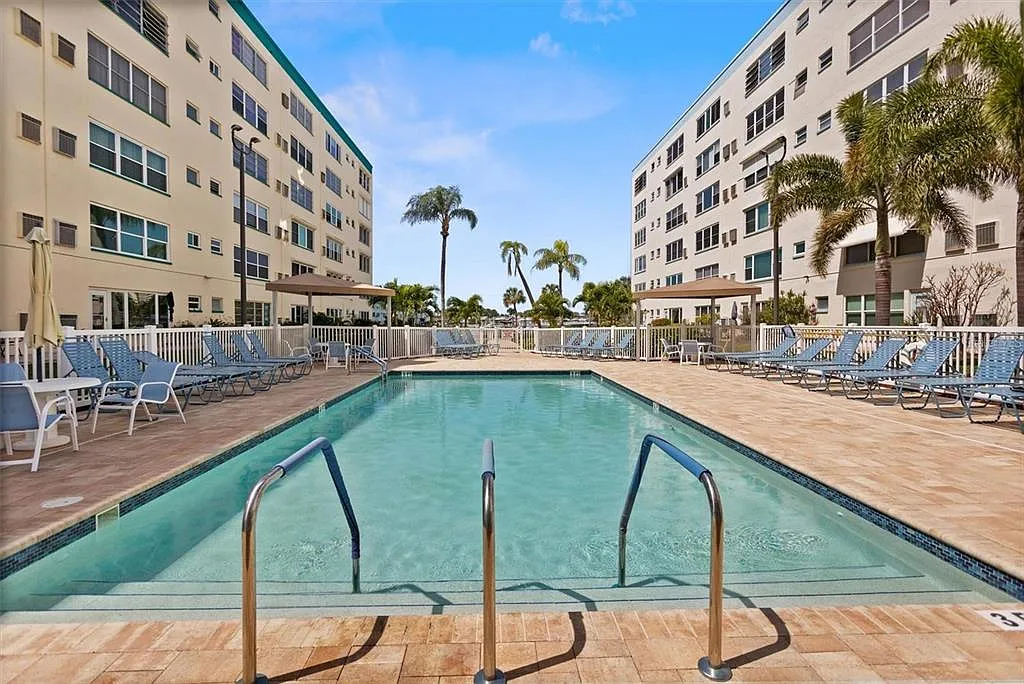 2 bed, 2.0 bath, 1120 sqft, $2,300 — Photo 1