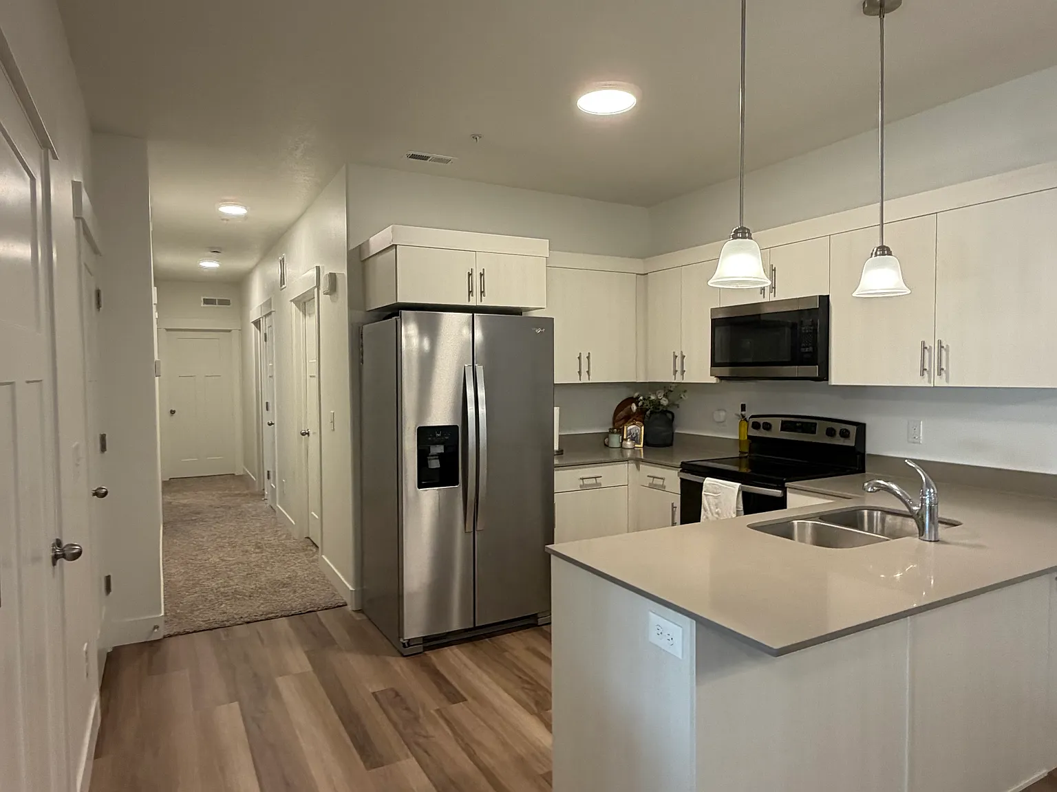 3 bed, 1272 sqft, $1,950 — Photo 2