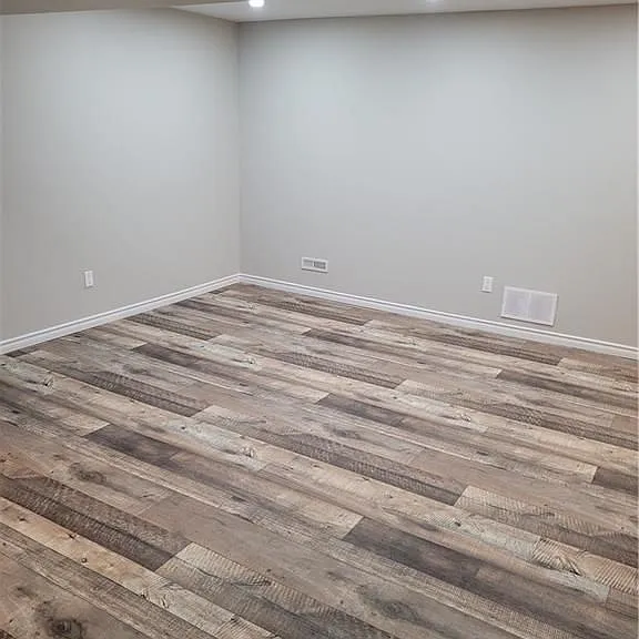 107 Harding Cres — Photo 18