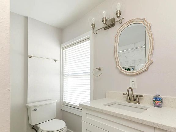 4th image of 166 17th Ave SE #1-166-1/2