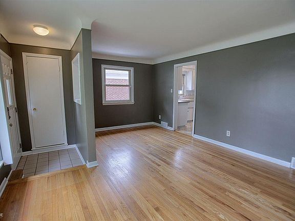 3rd image of 1529 Englewood Ave