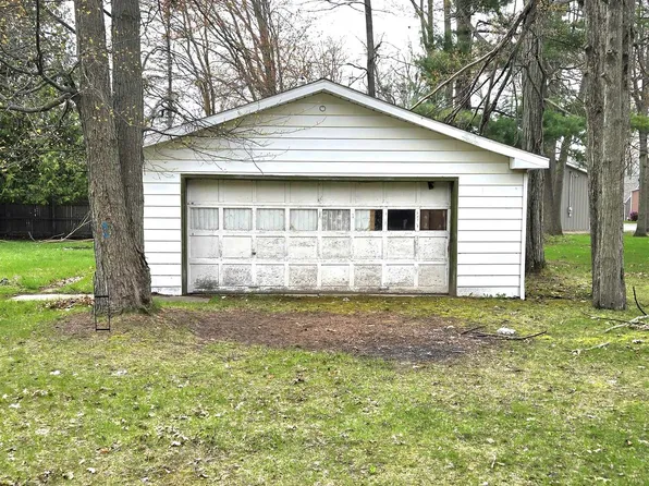 4110 Bay View Dr, Beaverton, MI 48612