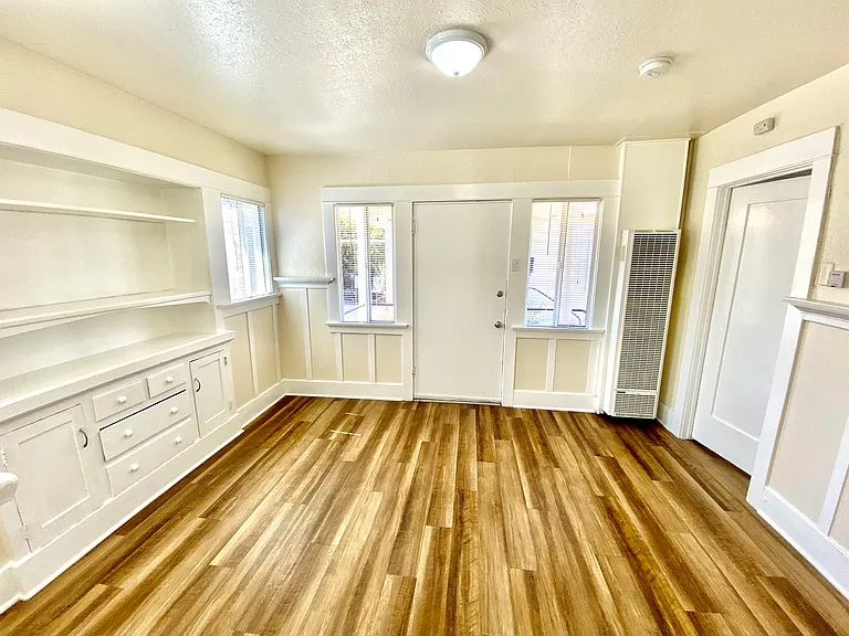 1032 W 1st St #B — Photo 6