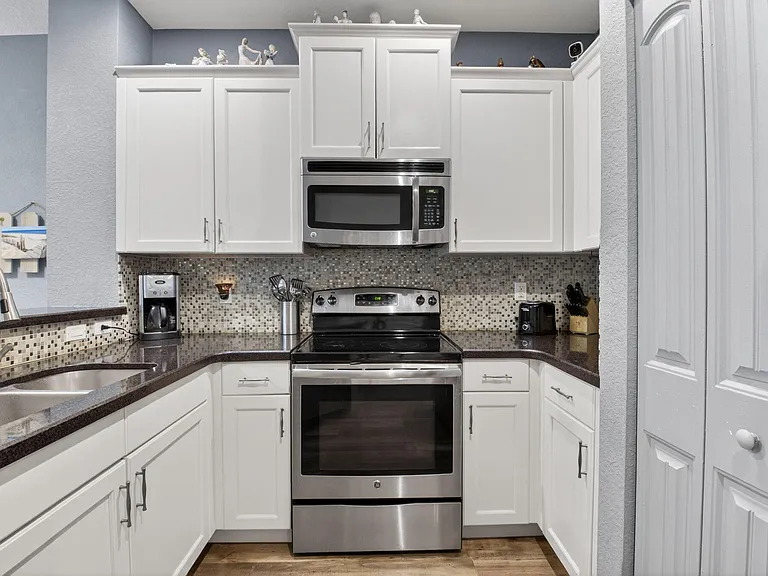 2626 Webb Ave — Photo 10