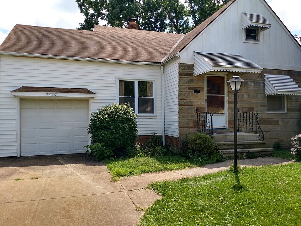 Lanier -- street view, attached garage