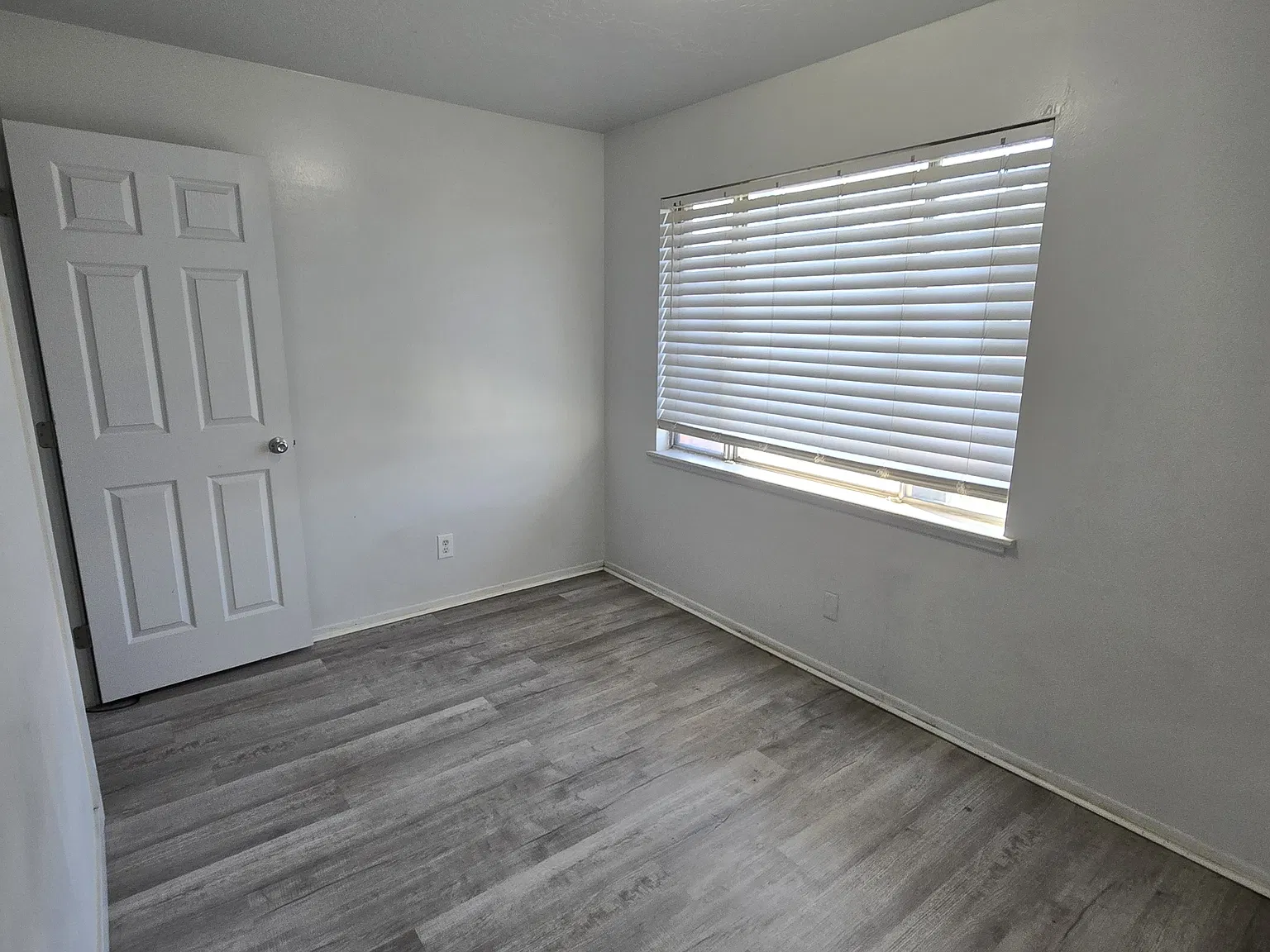 ID - 1070 McKinley Ave - LB - . — Photo 1