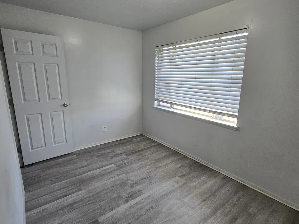 1070 McKinley Ave