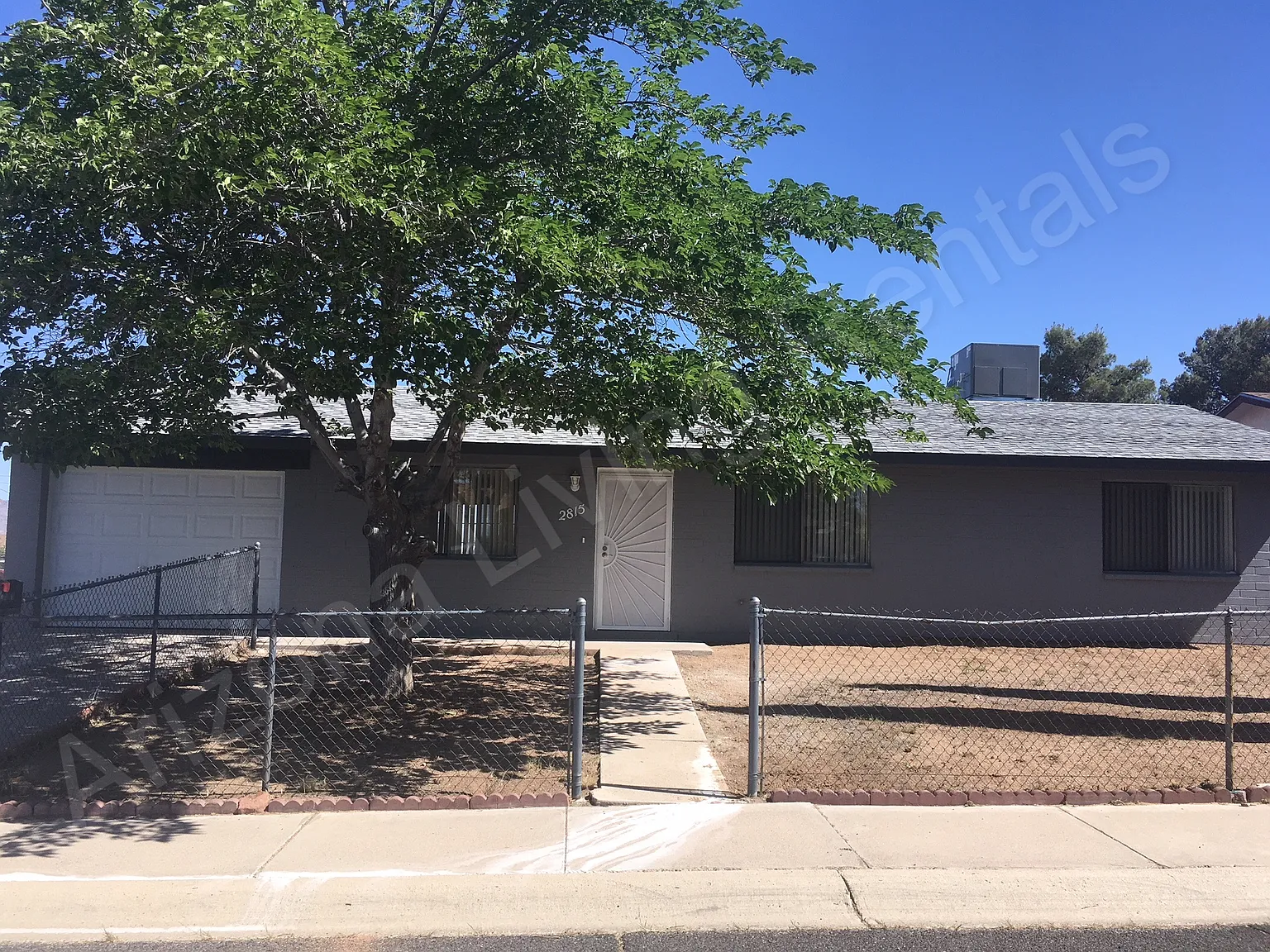 3 bed, 1095 sqft, $1,400 — Photo 1