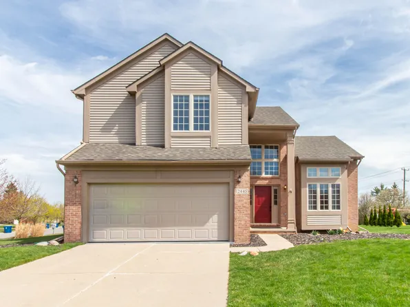 2445 Cliffside Ct, Ann Arbor, MI 48103
