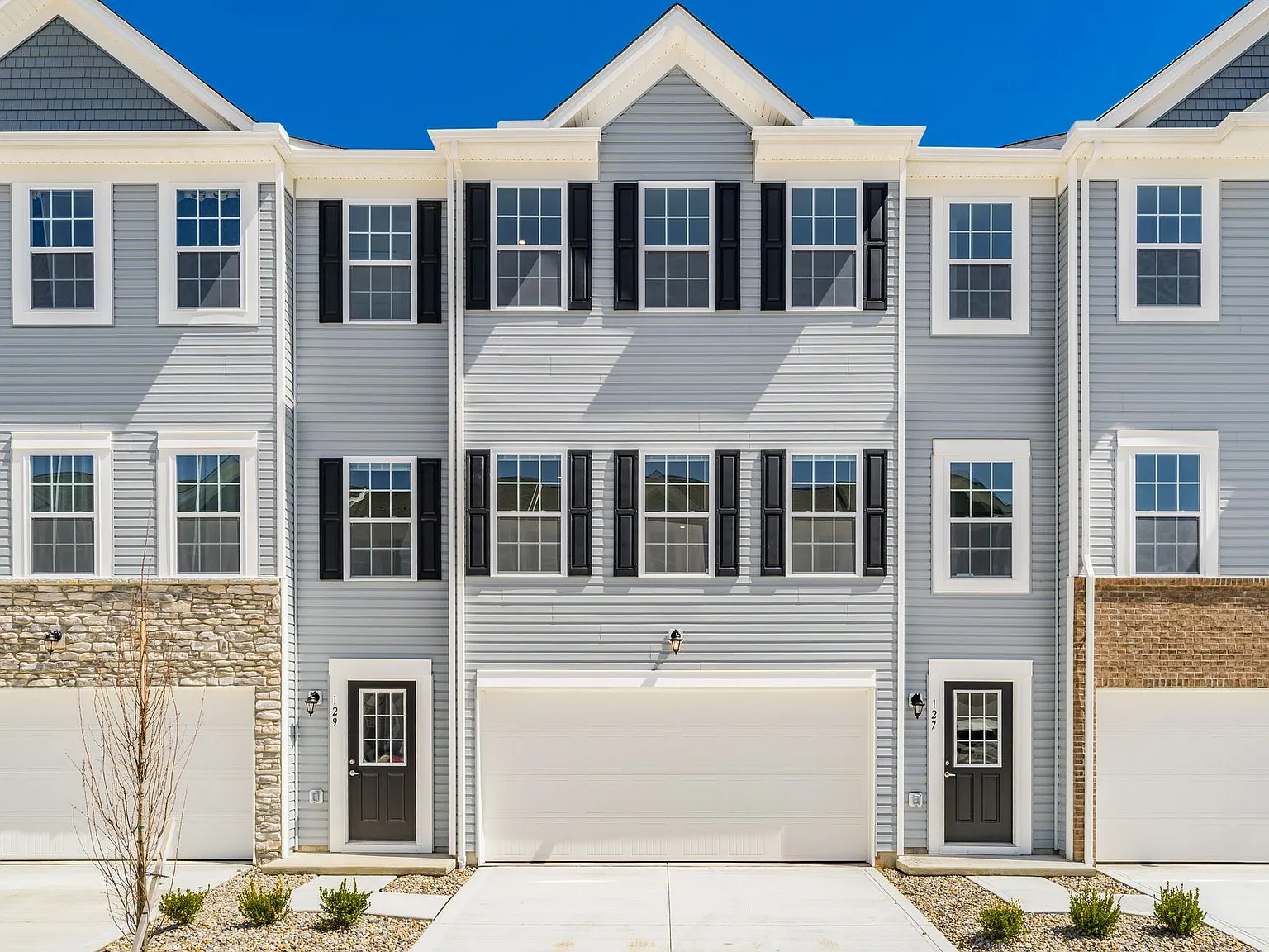 3 bed, 2.5 bath, 1850 sqft, $2,599 — Photo 3