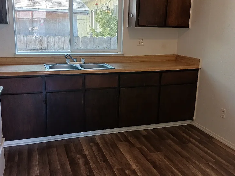 140 Short St #1 — Photo 9
