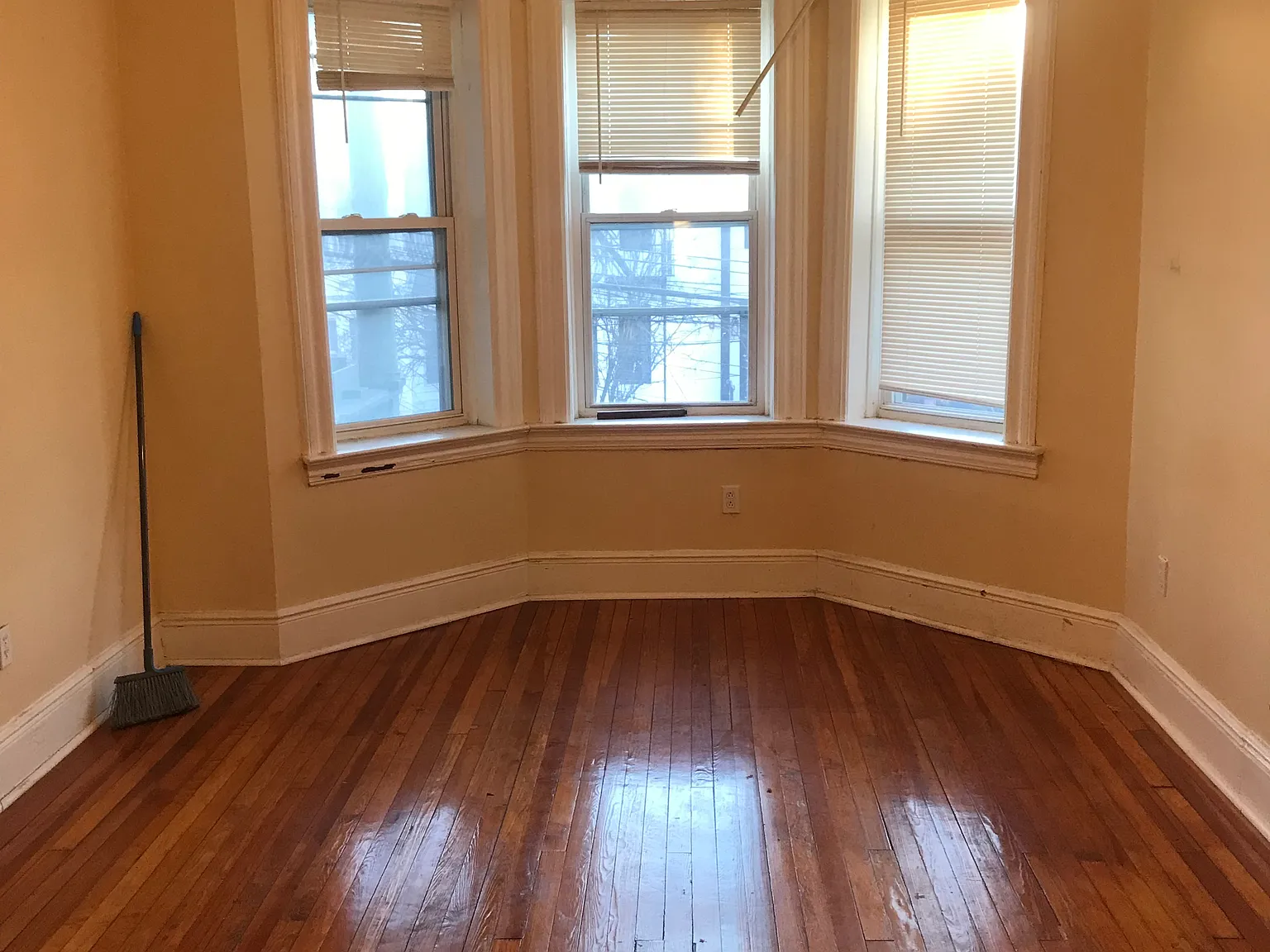 4 bed, 1100 sqft, $2,800 — Photo 3