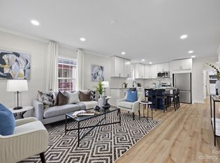 2431 Dundeen St, Charlotte, NC 28216