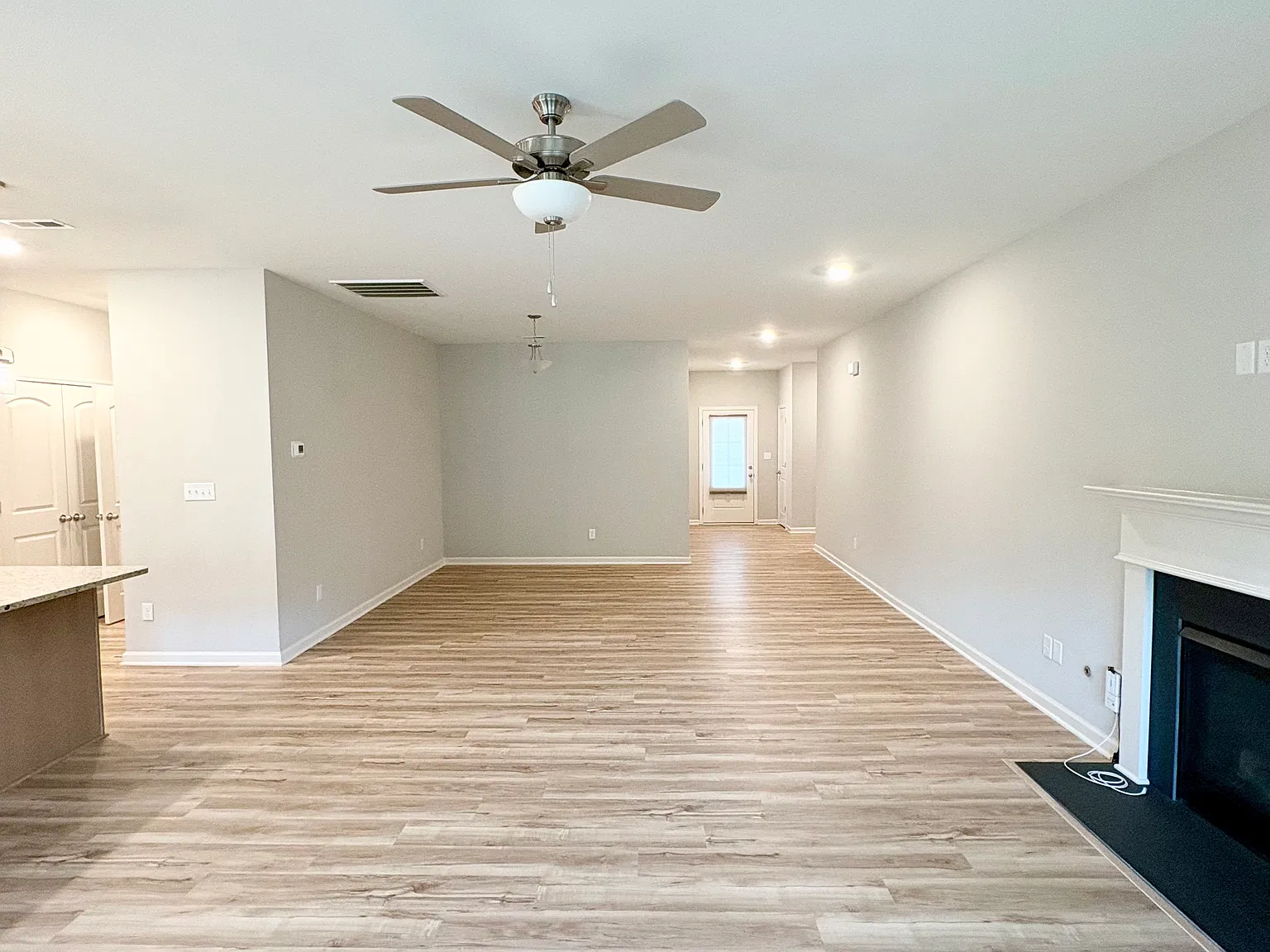 3 bed, 1877 sqft, $2,700 — Photo 3