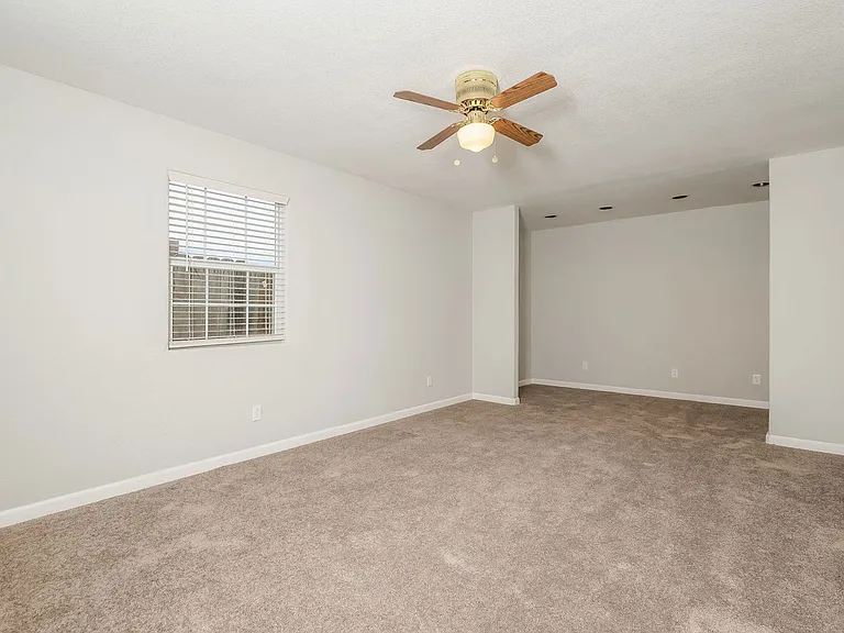 2730 Bear Springs Dr — Photo 14