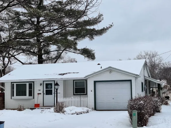 108 Riverview Dr, Decorah, IA 52101