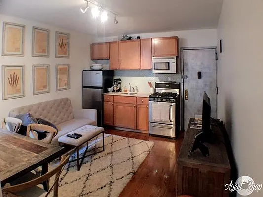 Rented by R New York | media 2