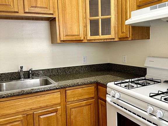2nd image of 721 Bush St #101
