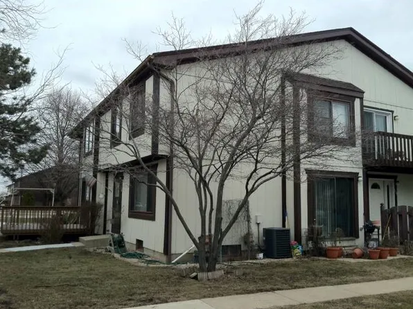 1728 Cedarbrook Ct, Sycamore, IL 60178