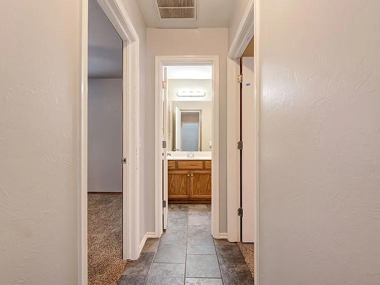 2032 Emerald Brook Ct — Photo 31