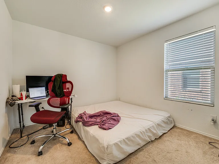 1416 Claireborne Ct — Photo 9