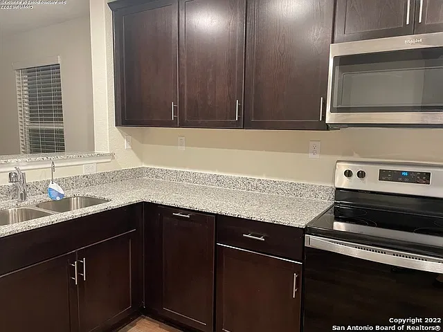 4 bed, 3.0 bath, 2029 sqft, $1,995 — Photo 2