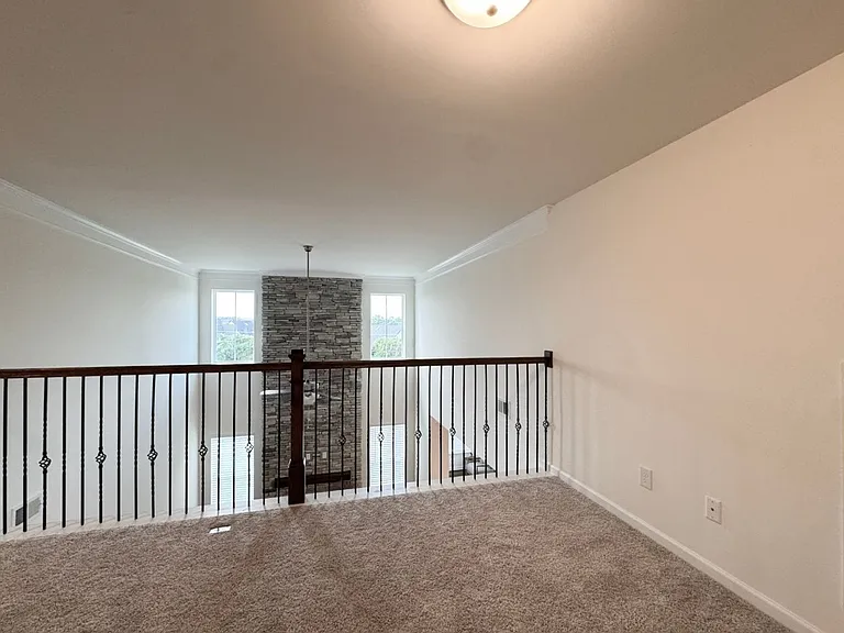 612 Columbus Cir — Photo 12