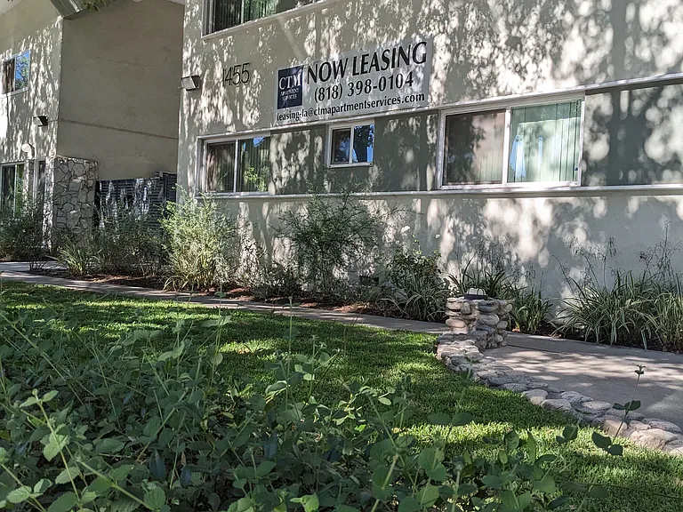 Shaded grassy area along front of Los Robles Apartment building in Pasadina, California.
