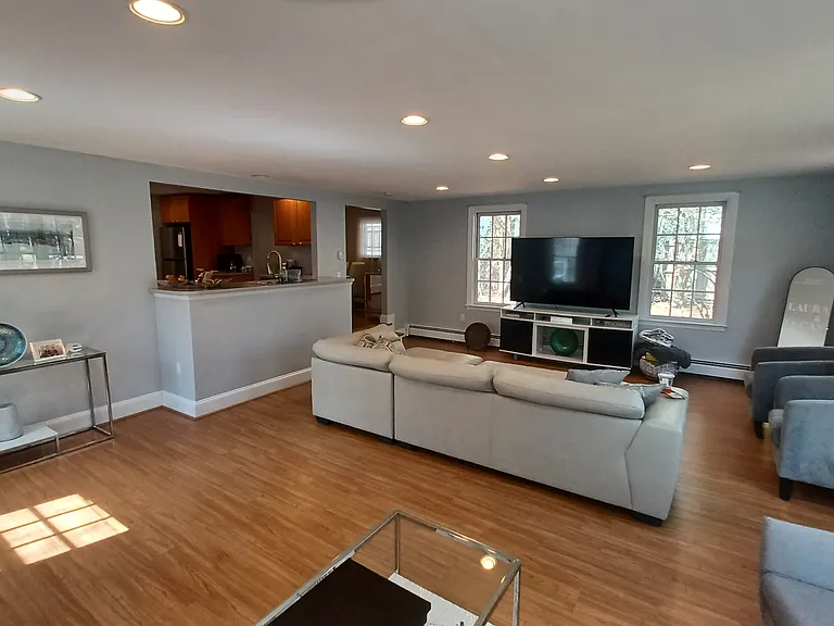 285 Lowell St — Photo 5