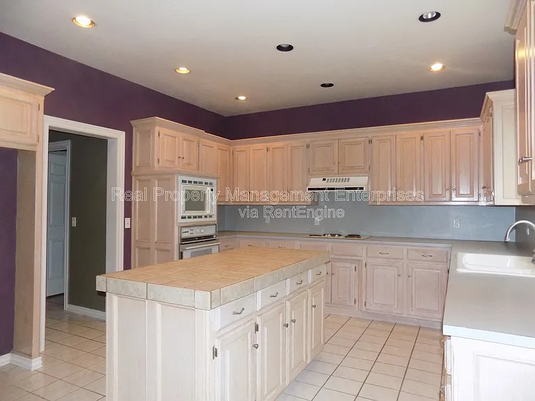 10018 Birkenhead Ct — Photo 9