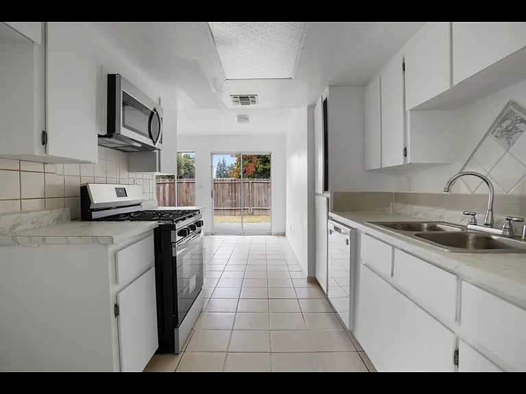 1877 Carter Way — Photo 9