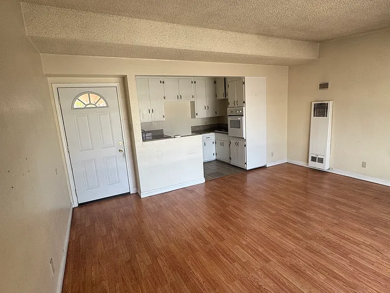 5950 Fulcher Ave #8 — Photo 2